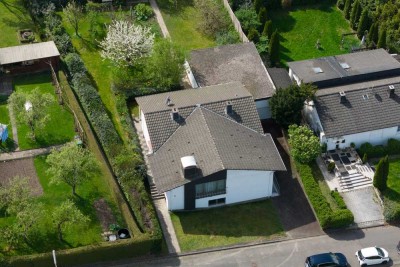 Idyllisches Wohnen: Ein- bis Zweifamilienhaus mit großzügigem Grundstück und Garage in Drabenderhöhe