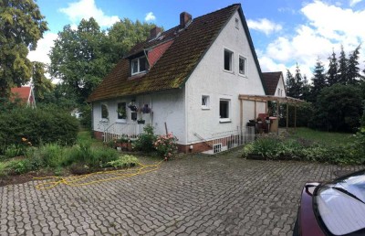 Einfamilienhaus mit 6-7 Zimmern, Garten, Keller und Stellplätzen