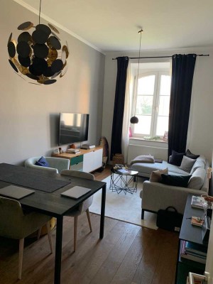 Stylische 2- Zimmer-Altbauwohnung modern möbliert - Mitten im Westend