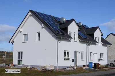 Einfamilien-Doppelhaushälfte mit Garage und Stellplatz
