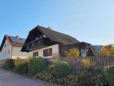 Freistehendes, voll unterkellertes Einfamilienhaus im Landhausstil