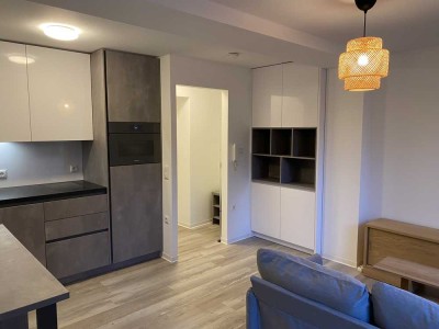 Möblierte Souterrain-2-Zimmer-Wohnung im Hansaviertel