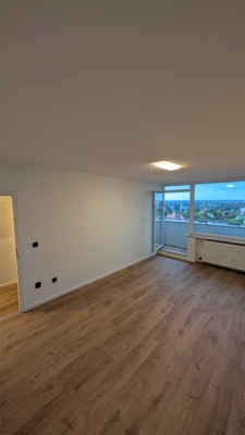 1-Zimmer Wohnung mit Balkon im 14. OG in München-Bogenhausen