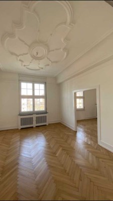 Großzügige Altbauwohnung in Stadtwaldnähe *hohe Decken* 3 Balkone*sanierter Zustand