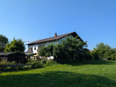 Sehr gut geschnittene Wohnung mit Bergblick, Südbalkon, großem Keller, Gartenanteil & Einzelgarage