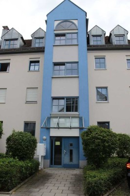 Moderne 3 Zimmer - Dachgeschosswohnung mit Balkon und Einbauküche