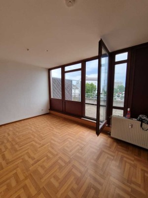 Barrierefreie 1,5-Zimmer-Terrassenwohnung mit Tiefgaragenstellplatz & Aufzug in Ludwigshafen-Süd