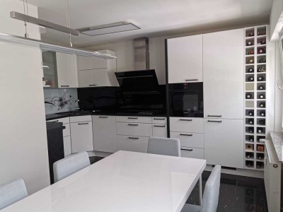 Stilvolle 3-Zimmer-Wohnung mit Balkon und EBK in Langen