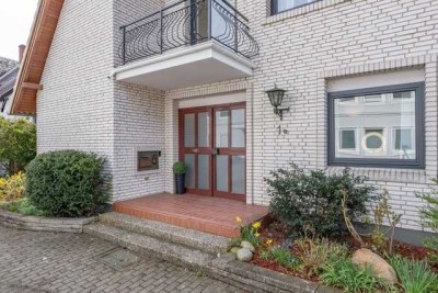 Renovierte 2,5 -Zimmer-Erdgeschosswohnung mit Balkon