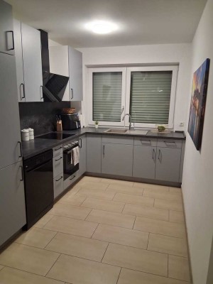 Neuwertige 2-Zimmer-Wohnung mit Balkon und Einbauküche in Massing