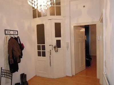 Altbaucharme! Große 1 Zimmerwohnung mit Wohnküche- ruhig und zentral in Rödelheim