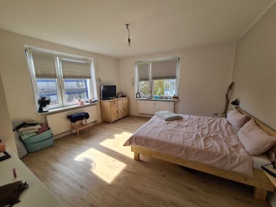 Gemütlich und schön! Top 2,5-Raum Wohnung in super Lage! große (Wohn-)Küche