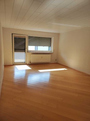 Ladenburg - 2 Zimmer im 1. Obergeschoss mit Balkon!