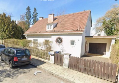 Ruhig gelegenes Grundstück mit Einfamilienhaus und großem Garten. in München Forstenried