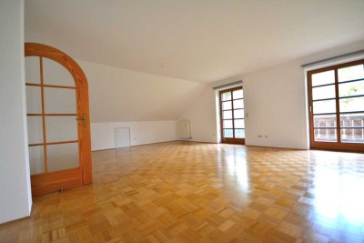 Großzügige 3,5 Zimmer Dachgeschosswohnung in ländlicher Idylle!