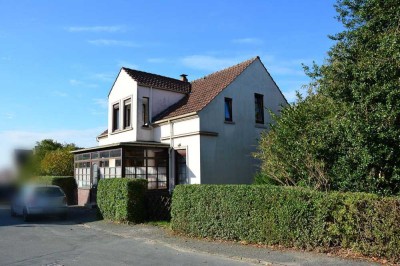 Kernsanierungsbedürftiger Altbau auf großem attraktivem Grundstück