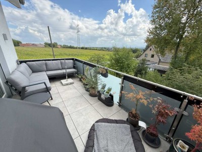 Exklusive, neuwertige 4-Zimmer-Wohnung mit gehobener Innenausstattung mit Balkon in Bi-Theesen