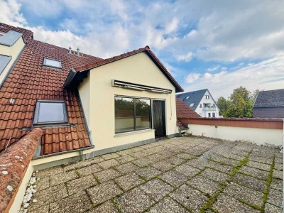Seltene Gelegenheit - Attraktive 2,5 Zimmer-Wohnung mit riesiger Dachterrasse günstig zu verkaufen!