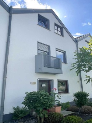 Reihenmittelhaus mit Dom- sowie Fernblick über Limburg an der Lahn mit Terrasse, Garten und Garage