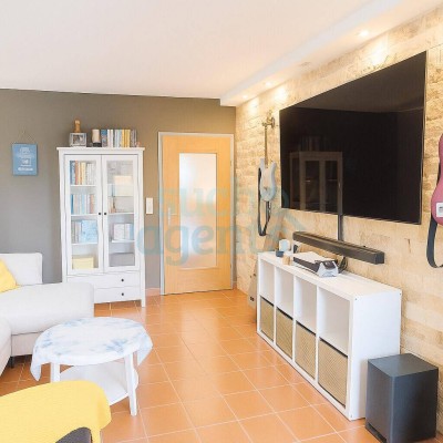 Gepflegte 4-Zimmerwohnung mit 2 Balkonen und Garagenparkplatz in Top Lage