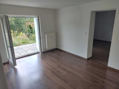 Helle 2-Zimmer-Souterrain-Wohnung mit eigener Terrasse und Tageslichtbad in Schmitten-Arnoldshain