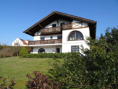 2,5-Zimmer-Dachgeschosswohnung mit EBK in Bad Griesbach im Rottal