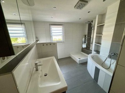 Top-Renditeobjekt: saniertes 3-Parteienhaus mit großem Garten