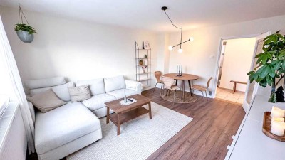 Stilvoll möblierte 3 Zi.- Wohnung mit Balkon, EBK & Parkplatz