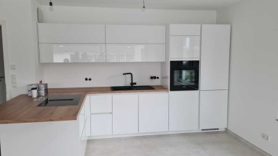 Geschmackvolle, neuwertige 4-Zimmer-Wohnung mit geh. Innenausstattung mit Balkon und EBK in Krefeld