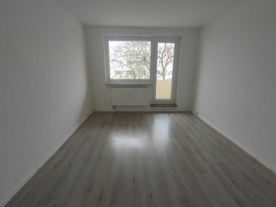 *Drei Zimmer*Tageslichtbad und Balkon*