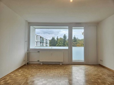 Großhadern: Schöne 3-Zimmer-Wohnung mit Balkon