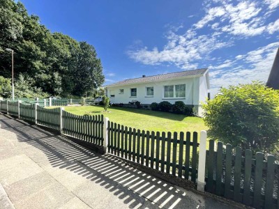 Reinfeld -  Wohnen auf einer Ebene in traumhafter Sackgassenlage - energetisch sanierter Bungalow mi