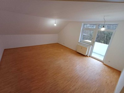 Charmante 3-Zimmer Dachgeschosswohnung in Coburg-Creidlitz