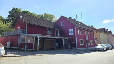 Zweifamilienhaus mit Potenzial in Landau a. d. Isar – zwei Wohneinheiten, Garage & Garten