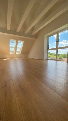 Hochwertige 3-Zimmer-Dachgeschosswohnung in Randersacker / Lindelbach