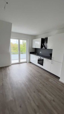 Moderne Dachgeschosswohnung mit Balkon und EBK