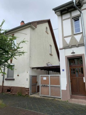 Zweifamilienhaus mit Modernisierungspotenzial in Schwetzingen