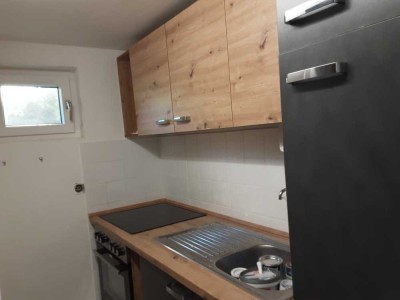 Geschmackvolle, vollständig renovierte 1-Zimmer-Souterrain-Wohnung in Bonn