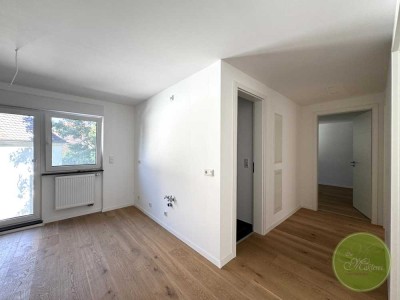 NICE ** NEU saniert & "neuer" AltbauCharme nahe Wiesengrund ** Balkon ** 3 Zimmer ** knapp 73 qm **