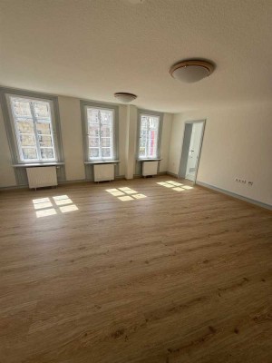 2-Zimmmer-Wohnung mit EBK in historischer Altstadt von 74206 Bad Wimpfen zu vermieten!