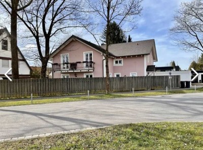 Großzügiges freistehendes Einfamilienhaus mit 10 Zimmern und Garten