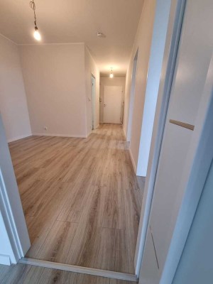 Großzügige und neu renovierte 2-Zimmer Wohnung mit Balkon