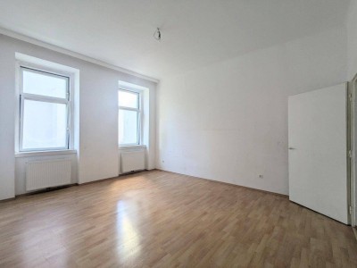 ++NEU++ sanierungsbedürftige 3-Zimmer Altbauwohnung, völlige Innenhoflage