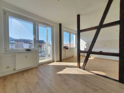 Balkon, Tageslichtbad, Gäste-WC, Stellplatz - zentrale, geräumige 4-Zimmer-Wohnung im 1.OG!