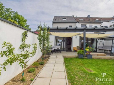 Einziehen und wohlfühlen! Kernsaniertes, modernes Reiheneckhaus mit Garten und Doppelgarage