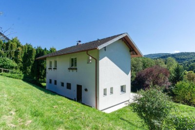 Toplage mit Weitblick: Einfamilienhaus mit großem, erweiterbarem Grundstück