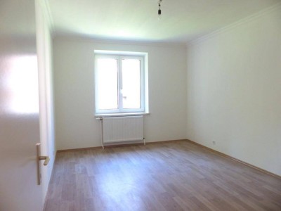"Helle 3-Zimmerwohnung im Hochparterre mit Gemeinschaftsgarten - WG-tauglich"
