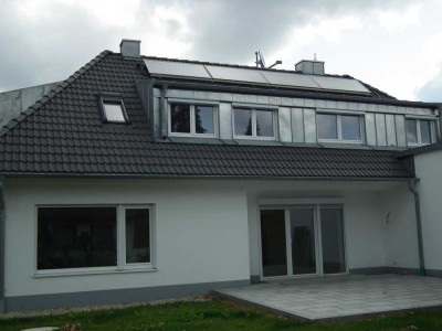 Erstbezug nach Sanierung mit Balkon: Exklusive 4-Raum-EG-Wohnung in Moosburg