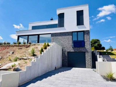 Ein Ort für das Besondere – mit Stil, Weite und Seeblick.
