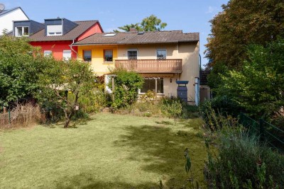 Sanierungsbedürftiges Reihenendhaus auf Südgrundstück am Sachsenhäuser Berg